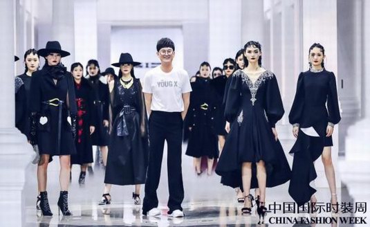 2020秋冬國際時裝周來襲,YOUGX邢永高級定制引領冬日魅力
