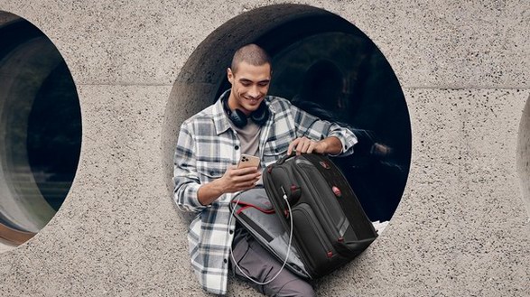 卓越功能,專業(yè)玩家之選——Wenger威戈城市行者系列PlayerOne 17.3英寸游戲電腦雙肩背包