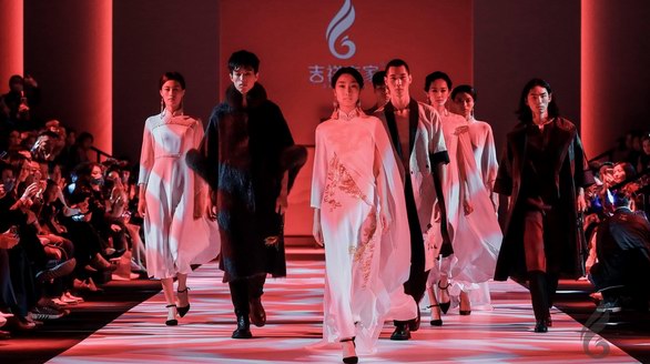 吉祥衣家-玄蔚華實丨上海國際時裝周2021AW新品發布會圓滿落幕