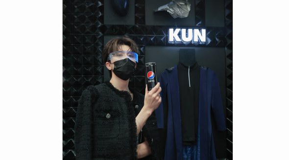 百事可樂無糖攜手蔡徐坤發起勁爽挑戰,這一次,和自己對決