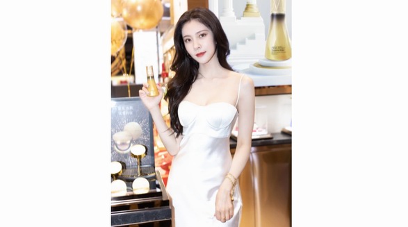 全能型“刁鉆精華”奢耀武漢,蘇秘37°品牌大使宋妍霏驚艷亮相