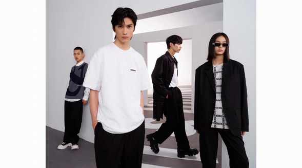JACK & JONES 杰克瓊斯發布2022春季系列大片,解開都市時尚答案