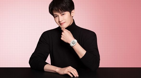 哪一面都很美 與真我系列“繽紛彩寶”共度女神節