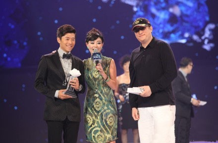 丁戟女士出席芭莎慈善夜  捐贈頂級珠寶助力慈善事業